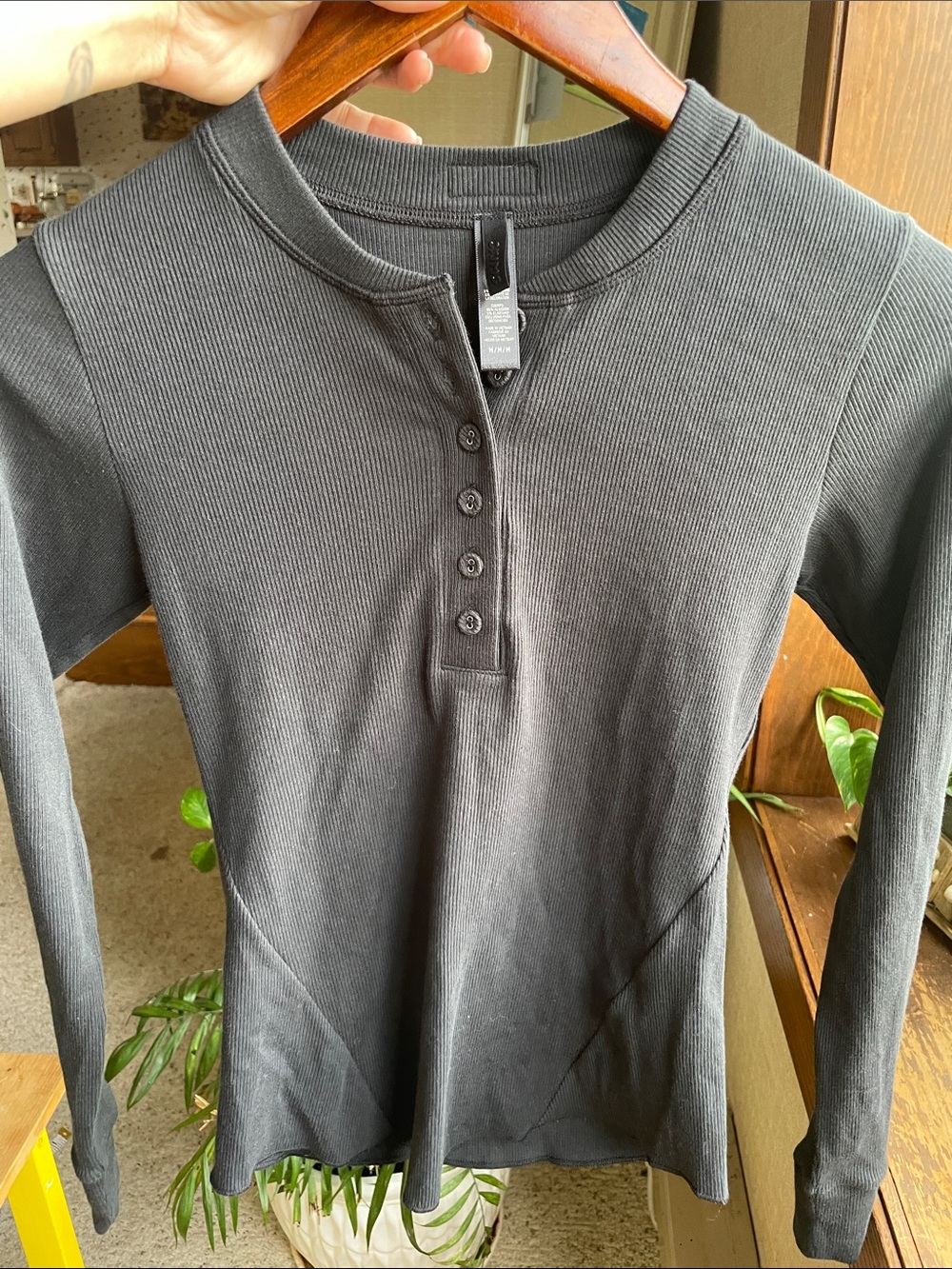 Skims Black Ribbed Henley Long-Sleeve Top - Picture 4 of 6